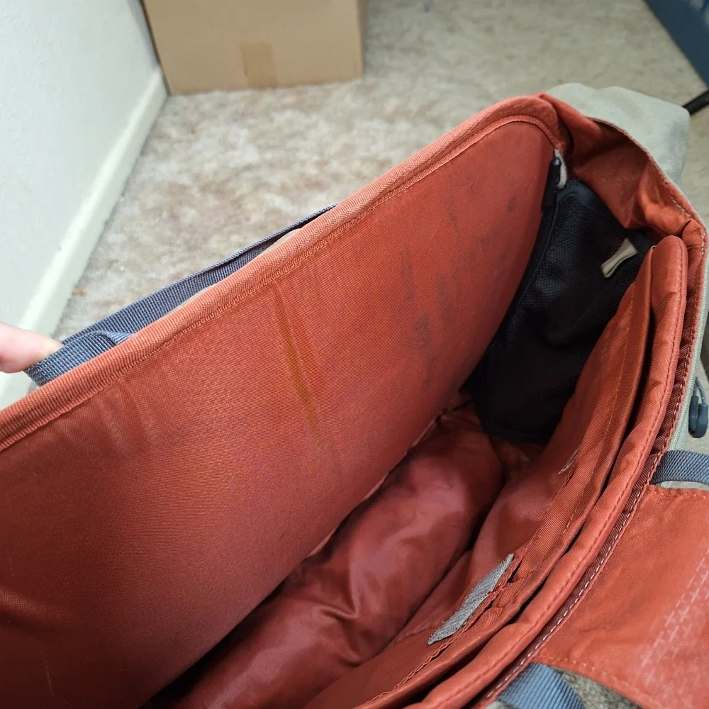 Osprey Metron 18 Sling Bag Laptop Messenger Cargo Rain Cover STAIN Read